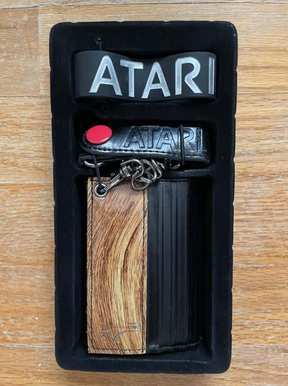 NEW Bioworld Atari 2600 Tri-Fold Chain Wallet & Rubber Wristband~ FREE SHIPPING!
